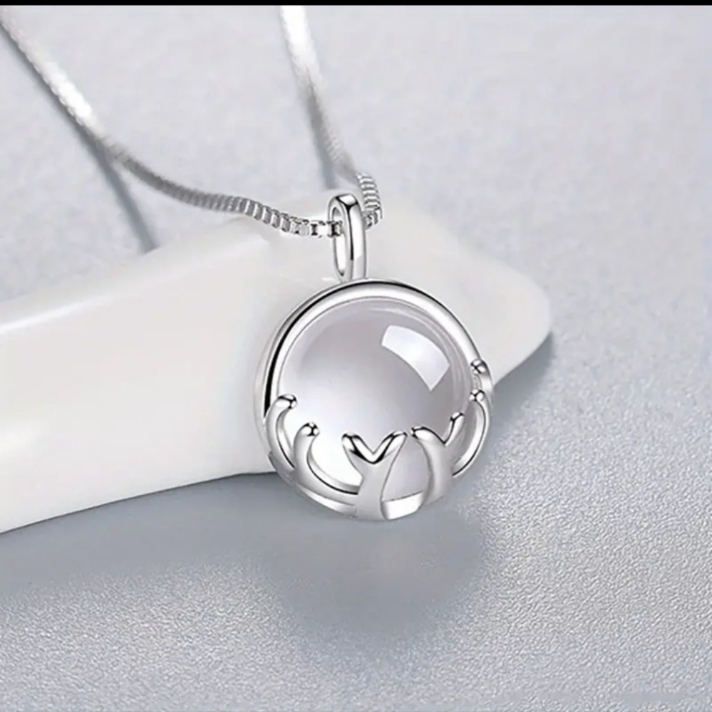 Gorgeous 925 Silver Plated Moonstone Antler Pendant Necklace.